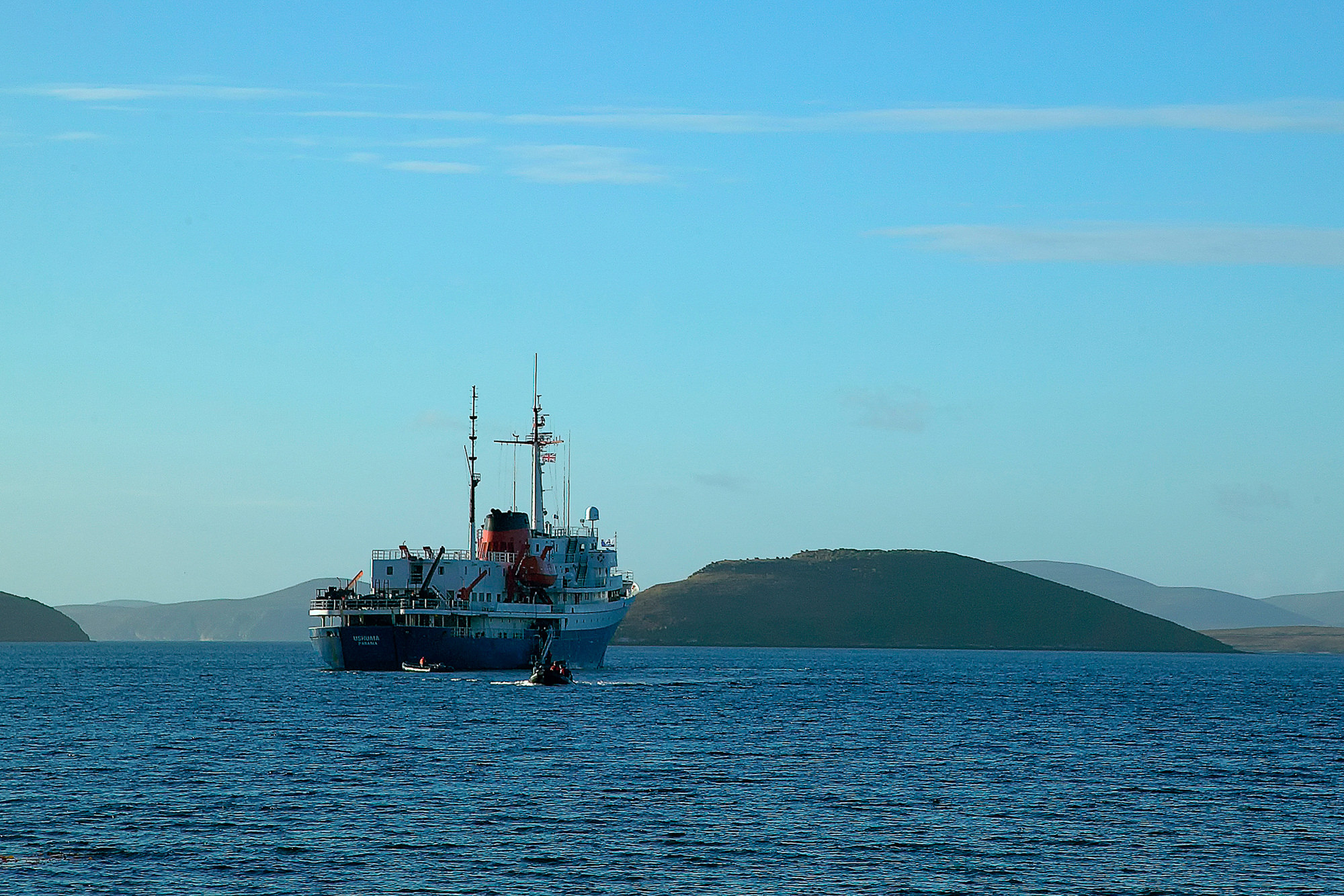 Zodiacs bringen uns an den Strand